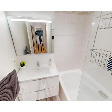 Lovely 5-bed Flat With Easy Access To Centre * 勒瓦卢瓦-佩雷
